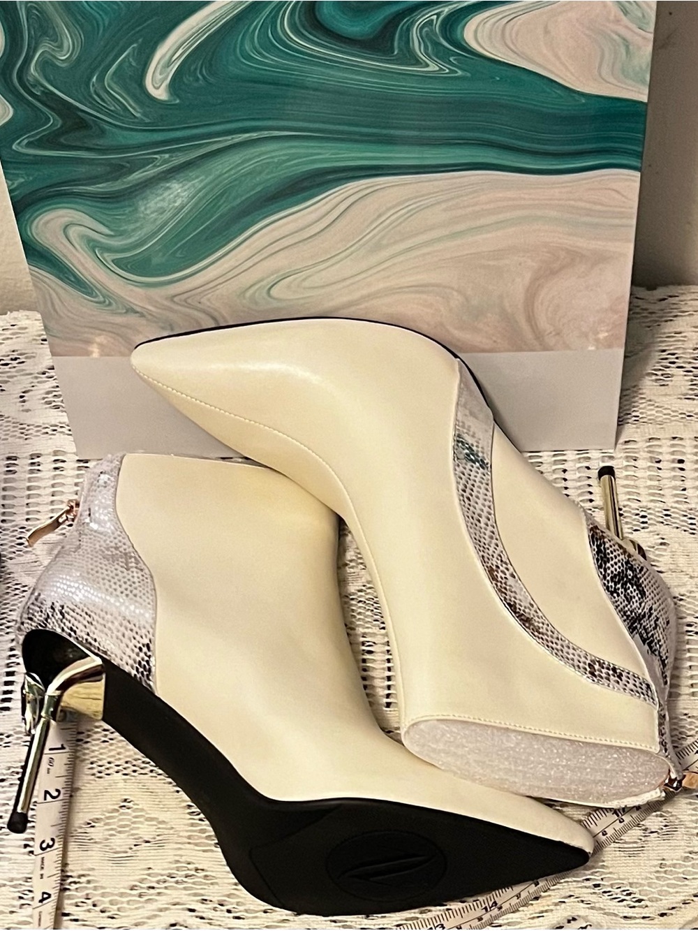 Cream Ankle Boots - (Size 9.5) NIB - Picture 3 of 5